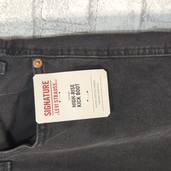 Signature Levi Strauss Black Heritage High Rise Kick Boot Jean Size 16 - Picture 3 of 5